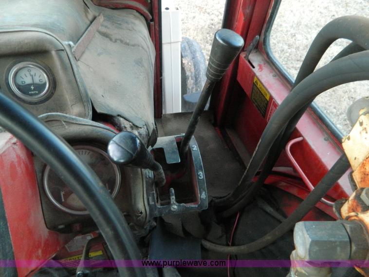 image for item D8663 1973 International 966 tractor