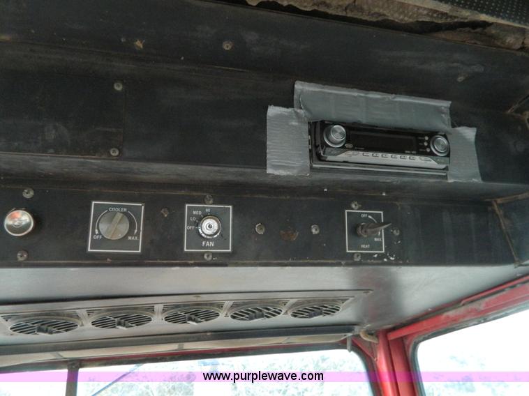 image for item D8663 1973 International 966 tractor