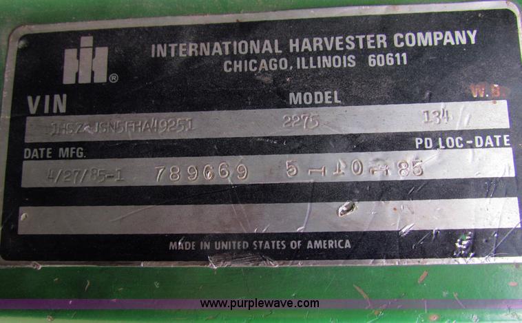 image for item D9170 1985 International 2275 semi truck