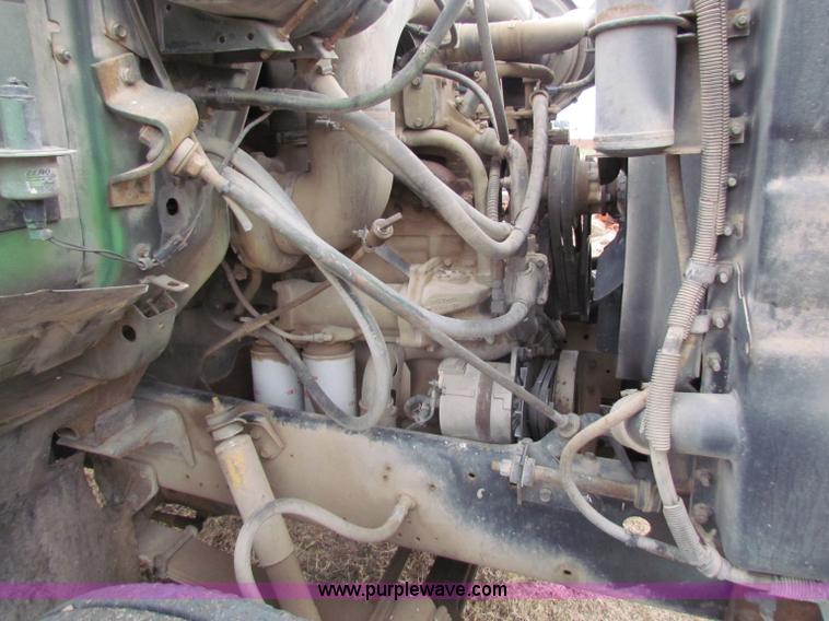 image for item D9170 1985 International 2275 semi truck