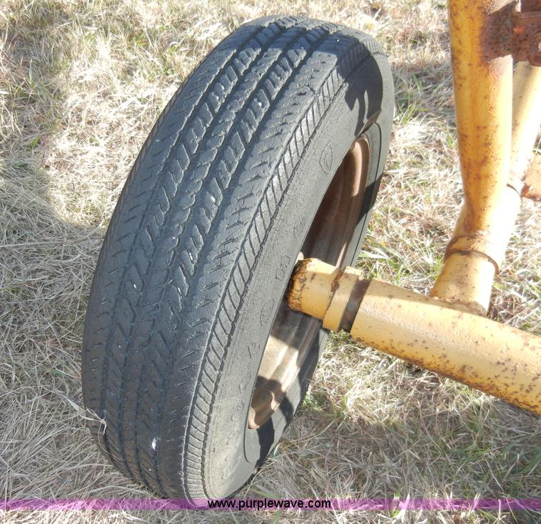 image for item H9207 Bale dolly/unroller