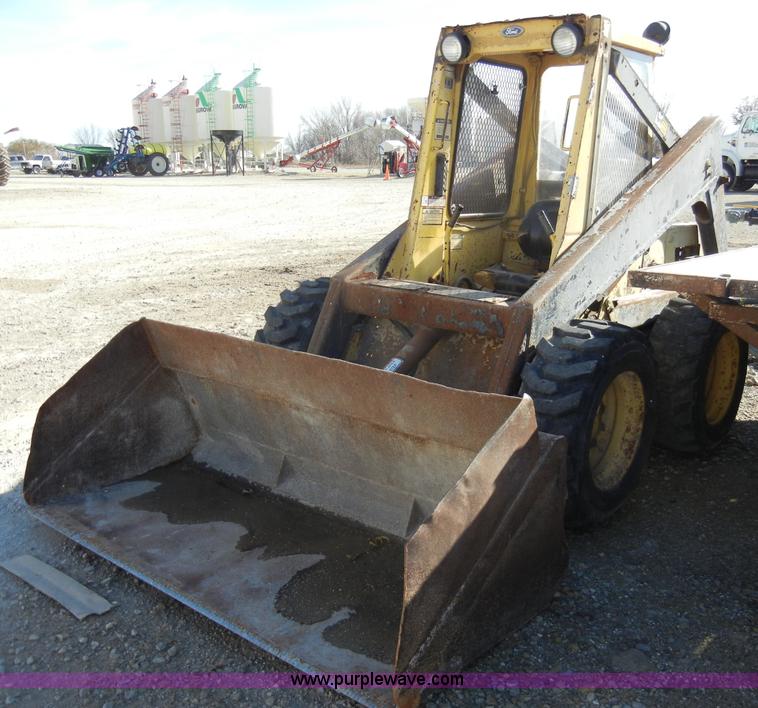 image for item H9222 1984 New Holland L555 skid steer