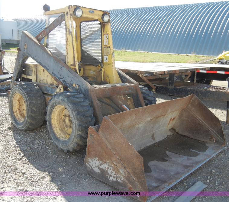 image for item H9222 1984 New Holland L555 skid steer