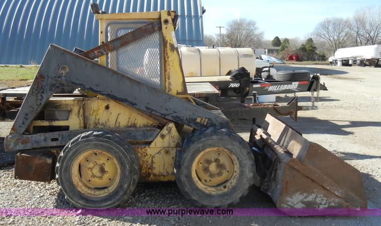image for item H9222 1984 New Holland L555 skid steer
