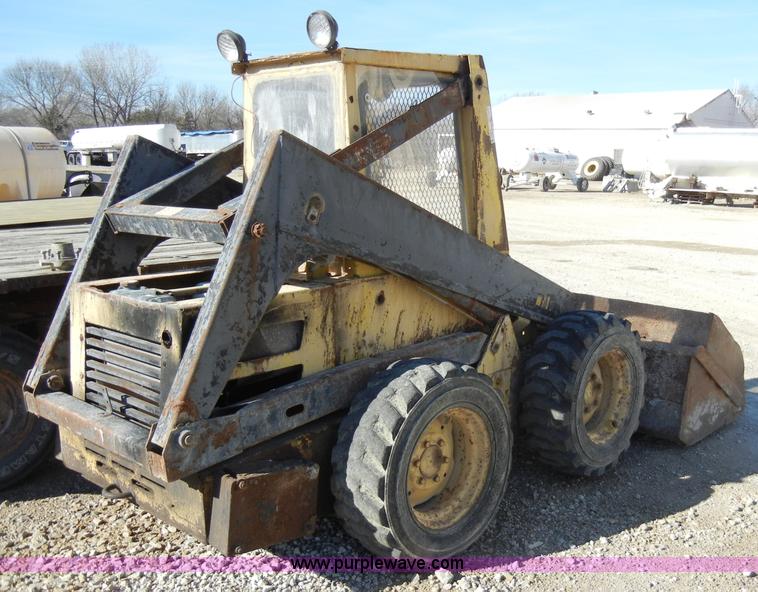 image for item H9222 1984 New Holland L555 skid steer