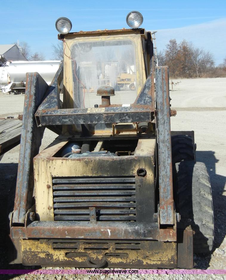 image for item H9222 1984 New Holland L555 skid steer