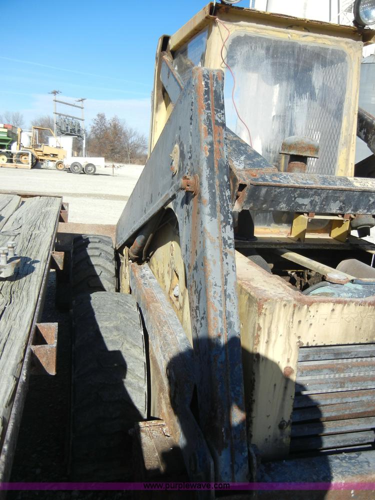 image for item H9222 1984 New Holland L555 skid steer