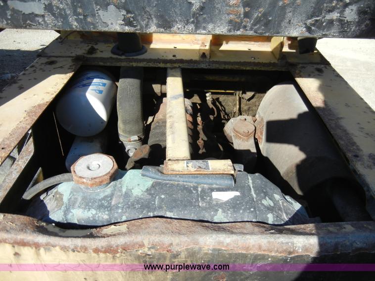 image for item H9222 1984 New Holland L555 skid steer