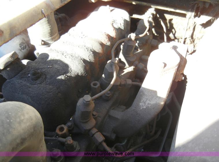 image for item H9222 1984 New Holland L555 skid steer