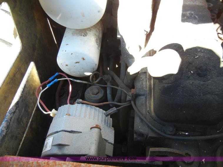 image for item H9222 1984 New Holland L555 skid steer