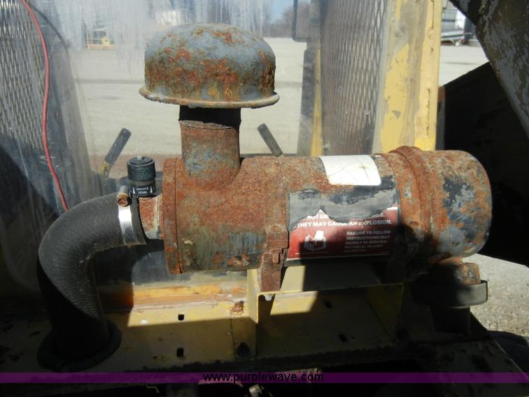 image for item H9222 1984 New Holland L555 skid steer