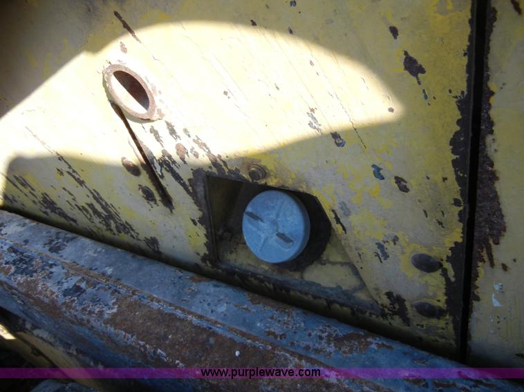 image for item H9222 1984 New Holland L555 skid steer