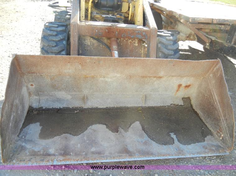 image for item H9222 1984 New Holland L555 skid steer