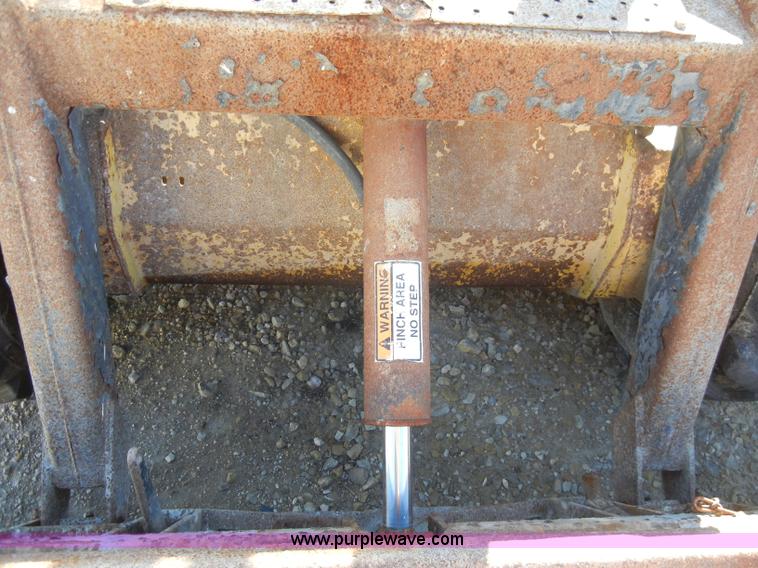 image for item H9222 1984 New Holland L555 skid steer