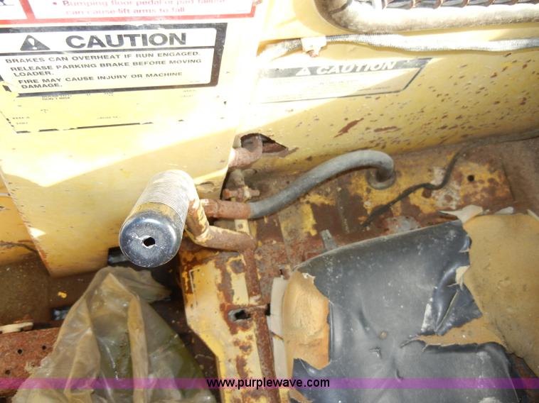 image for item H9222 1984 New Holland L555 skid steer