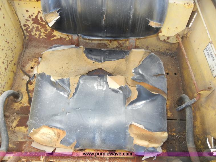 image for item H9222 1984 New Holland L555 skid steer