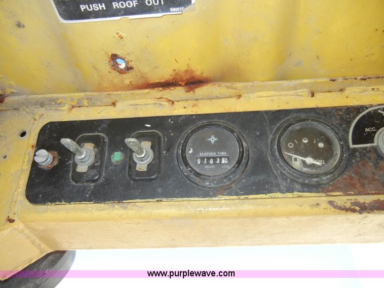 image for item H9222 1984 New Holland L555 skid steer