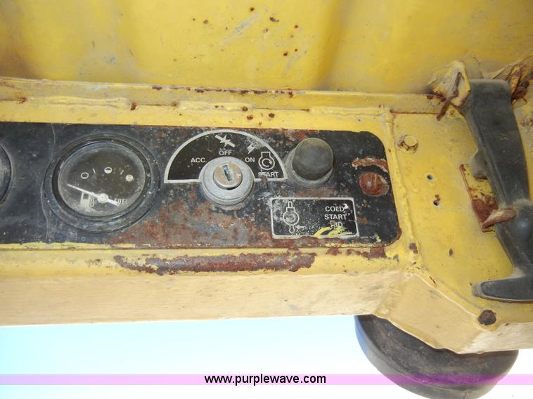 image for item H9222 1984 New Holland L555 skid steer