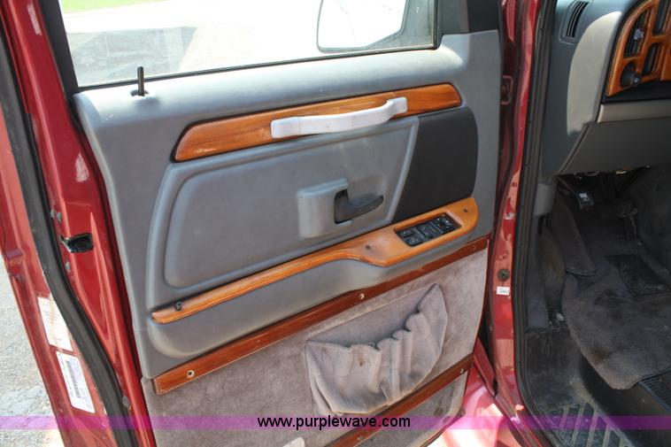 image for item A2290 1994 Ford E150 van