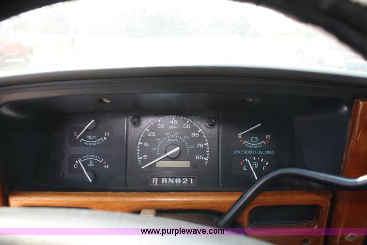 image for item A2290 1994 Ford E150 van