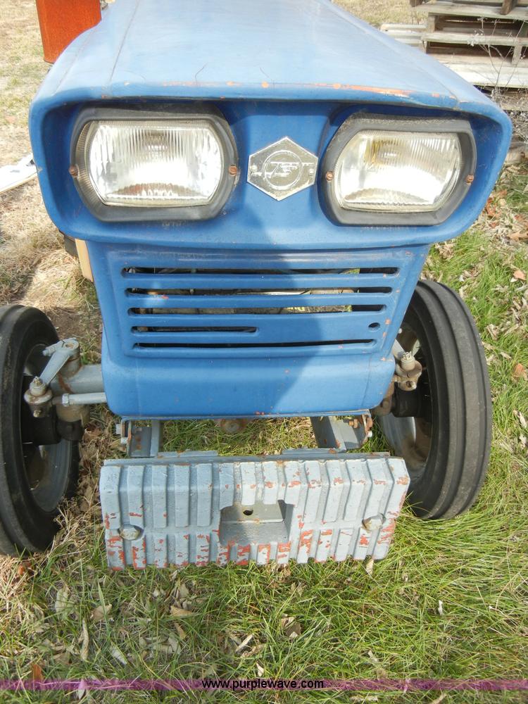 image for item A3372 Shandong TS180 tractor