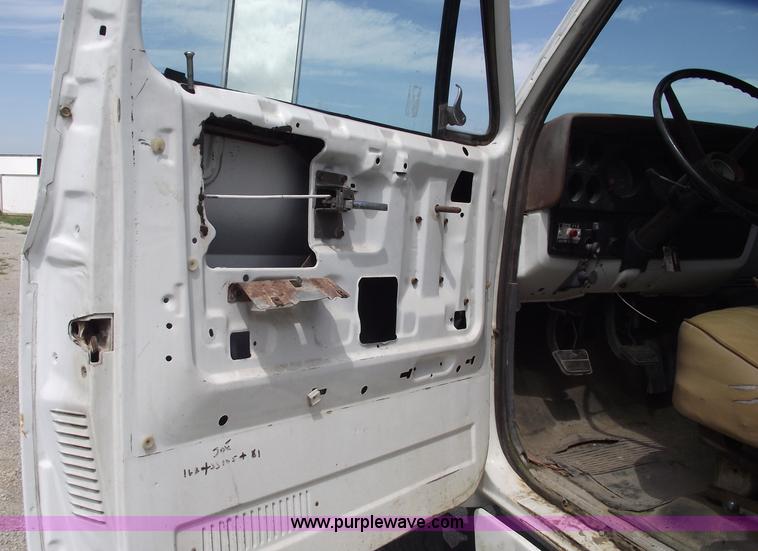 image for item A4075 1989 Chevrolet Kodiak D6500 water truck