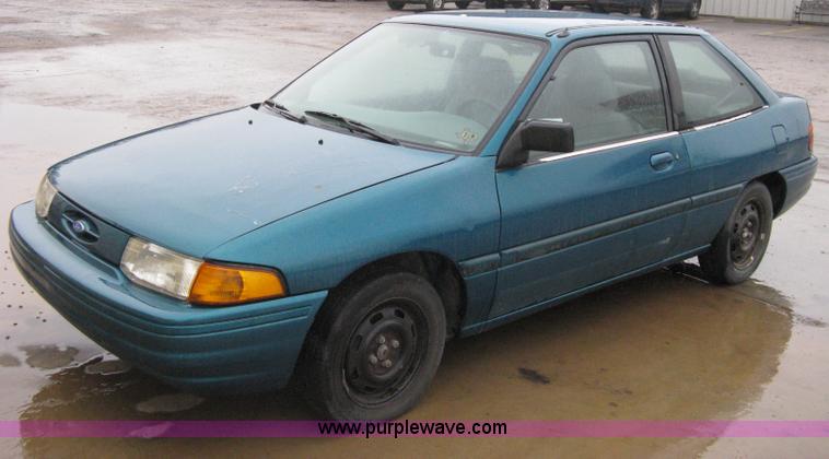 image for item A6019 1995 Ford Escort LX