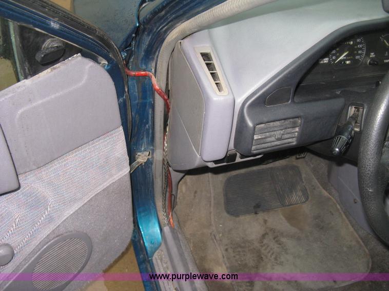 image for item A6019 1995 Ford Escort LX