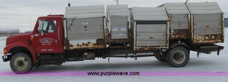 image for item A8036 1993 International S4700 recycle truck