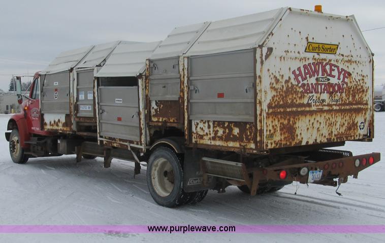 image for item A8036 1993 International S4700 recycle truck