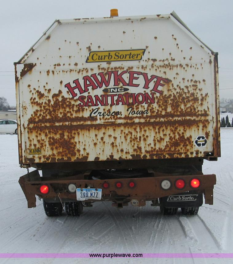 image for item A8036 1993 International S4700 recycle truck