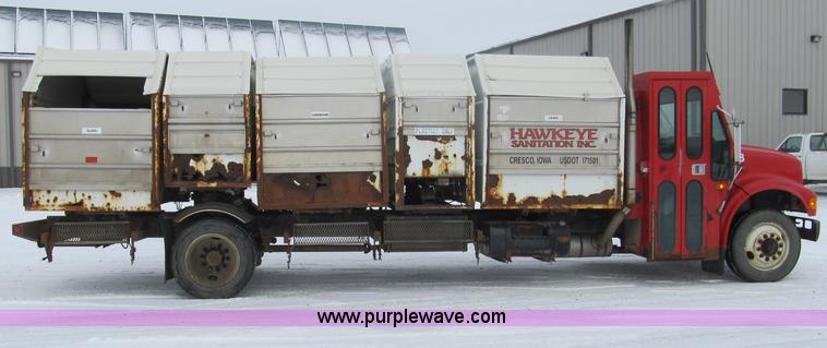 image for item A8036 1993 International S4700 recycle truck