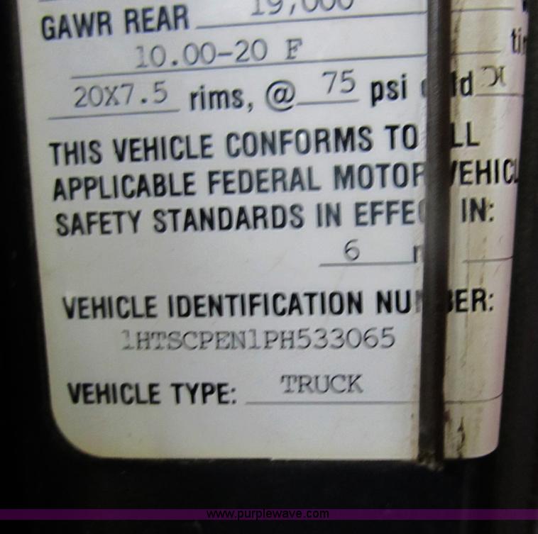 image for item A8036 1993 International S4700 recycle truck