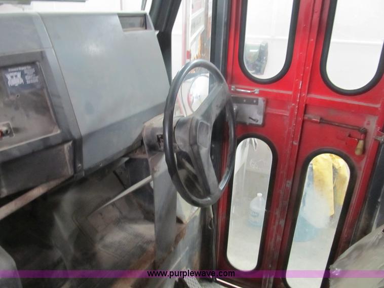 image for item A8036 1993 International S4700 recycle truck