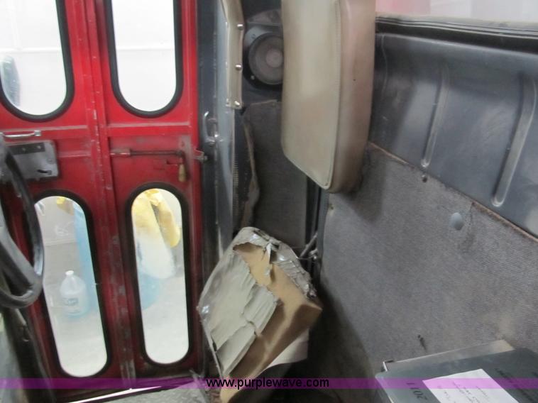 image for item A8036 1993 International S4700 recycle truck