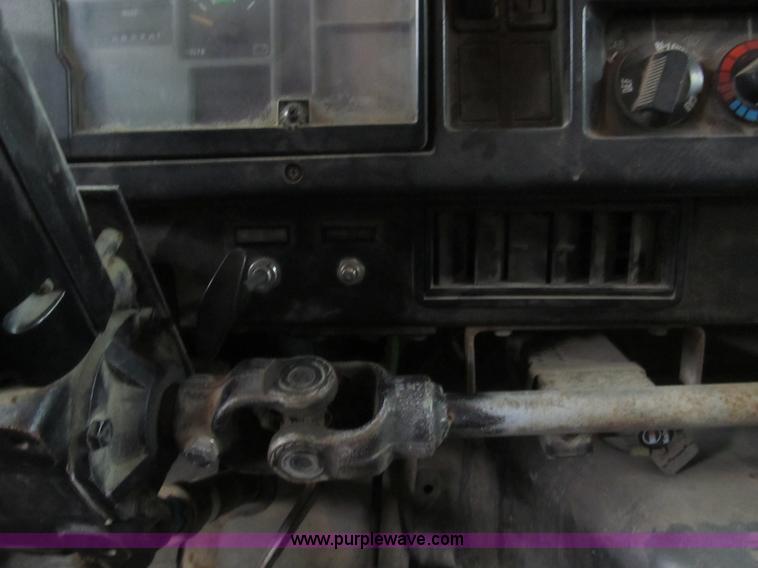 image for item A8036 1993 International S4700 recycle truck