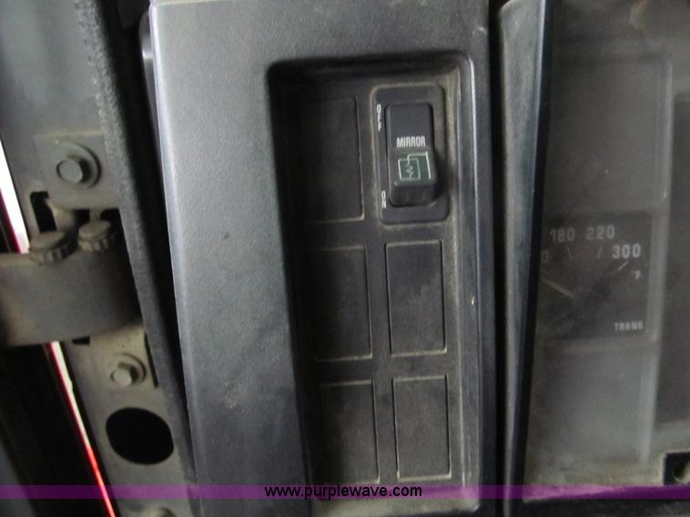 image for item A8036 1993 International S4700 recycle truck