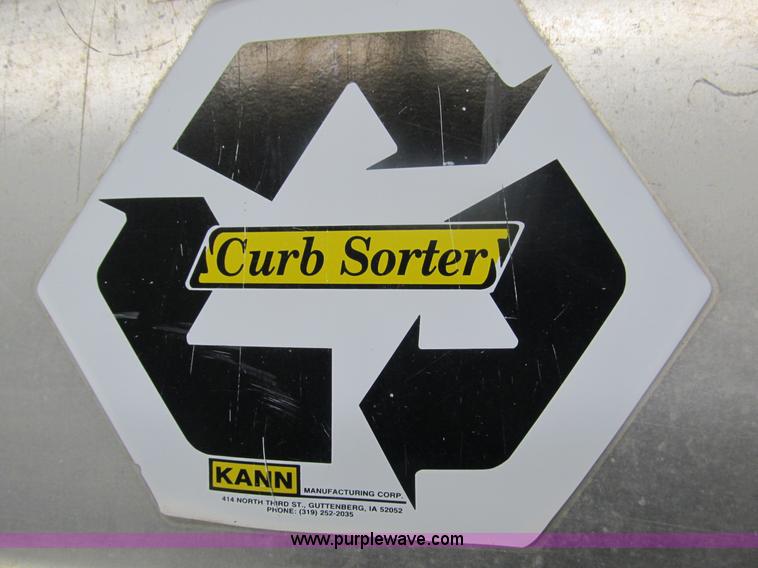 image for item A8036 1993 International S4700 recycle truck