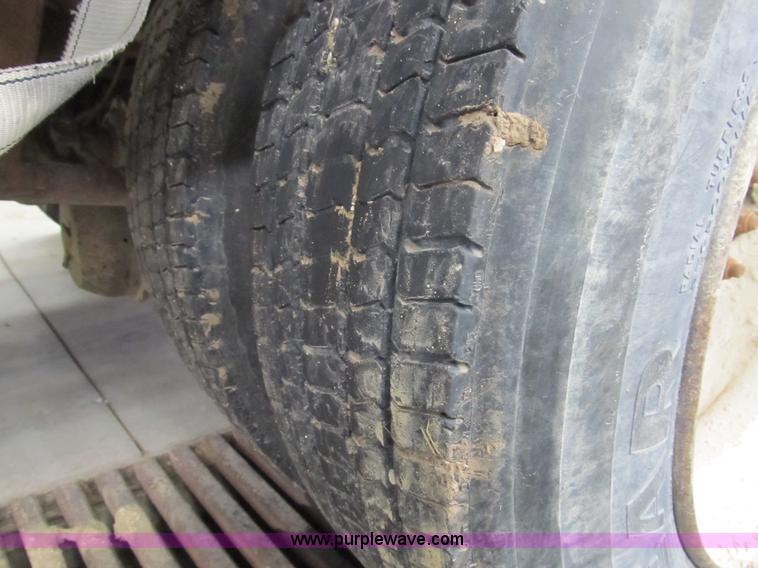 image for item A8036 1993 International S4700 recycle truck