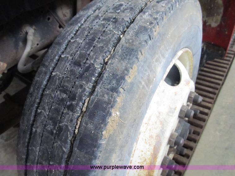 image for item A8036 1993 International S4700 recycle truck