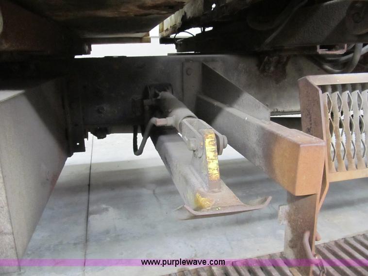 image for item A8036 1993 International S4700 recycle truck