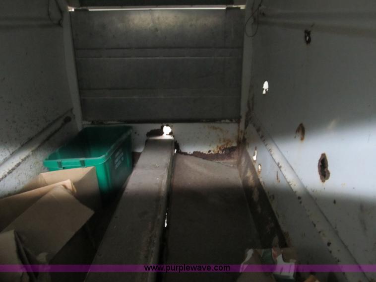 image for item A8036 1993 International S4700 recycle truck