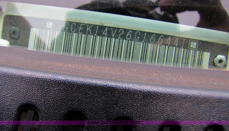 image for item B2156 2006 Chevrolet Silverado 1500 pickup truck