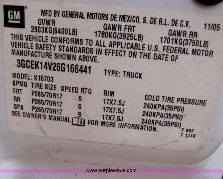 image for item B2156 2006 Chevrolet Silverado 1500 pickup truck