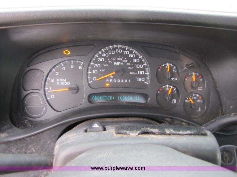 image for item B2156 2006 Chevrolet Silverado 1500 pickup truck