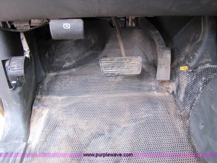 image for item B2156 2006 Chevrolet Silverado 1500 pickup truck