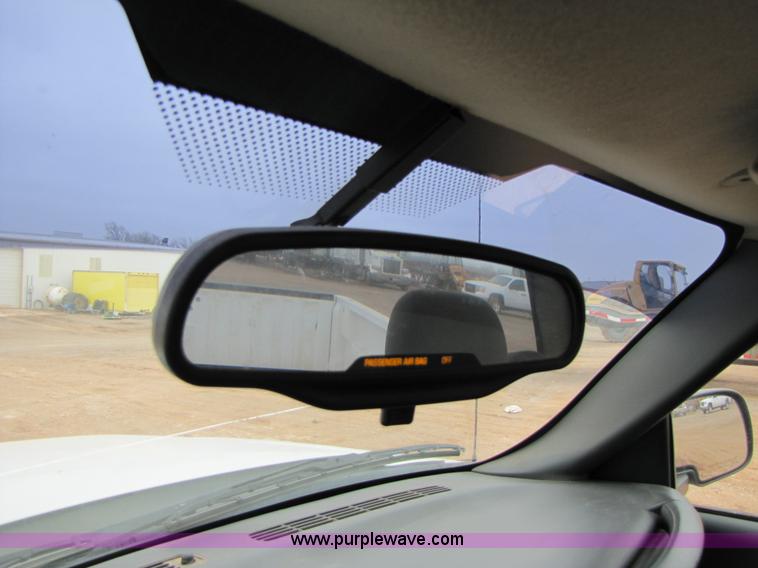 image for item B2156 2006 Chevrolet Silverado 1500 pickup truck