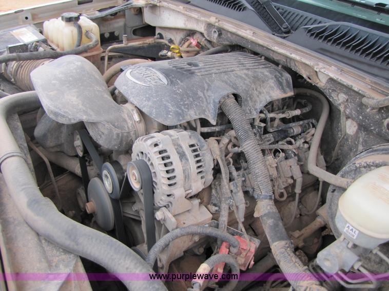 image for item B2156 2006 Chevrolet Silverado 1500 pickup truck