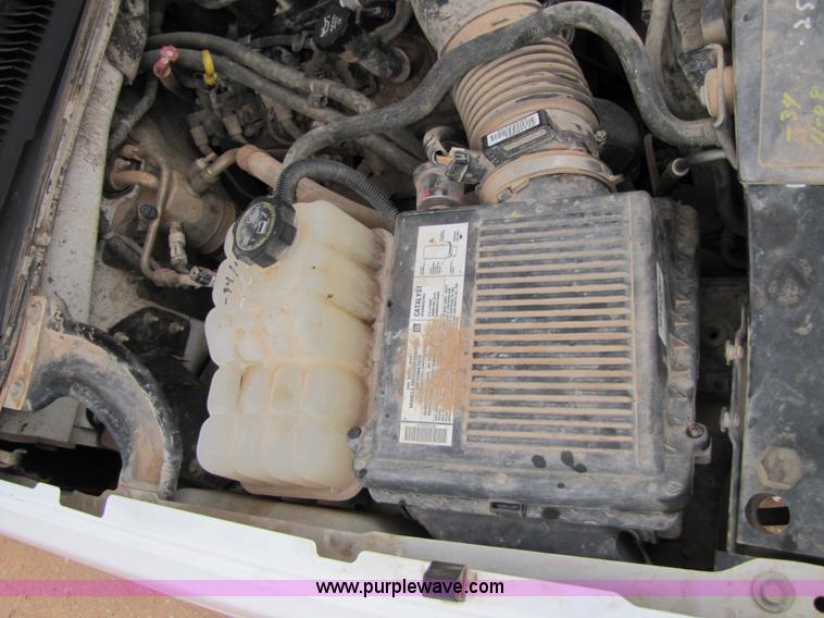 image for item B2156 2006 Chevrolet Silverado 1500 pickup truck