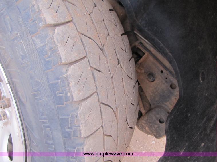 image for item B2156 2006 Chevrolet Silverado 1500 pickup truck